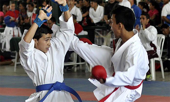 Foto de GIMNASIO DE KARATE - COMPLEJO DEPORTIVO CINCO ÁGUILAS BLANCAS